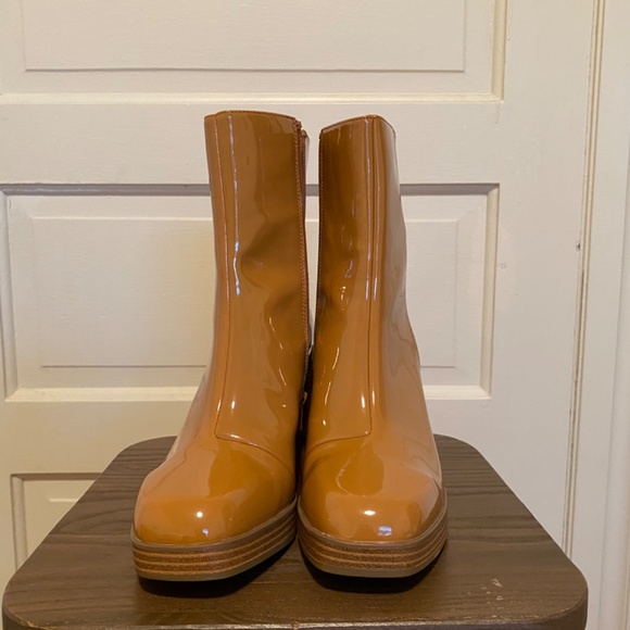 Milli Platform Block Heel Bootie - Picture 3 of 8